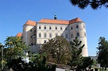Gesamtansicht von Schloss Mikulov (Nikolsburg) in Tschechien Stock-Foto ...