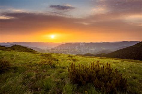 Majestic Sunset In The Mountains Landscape Hdr Foto Stock Image