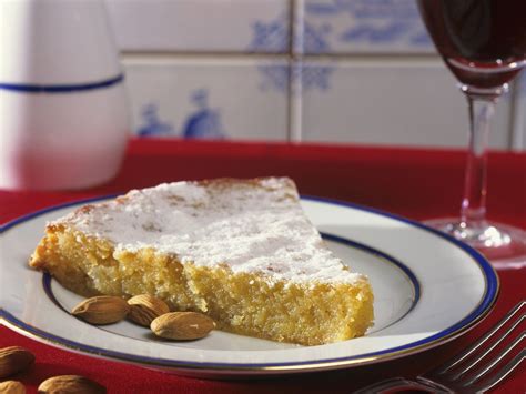 Pyramiden haben es so an sich, geheimnisse zu verbergen. Mandelkuchen auf portugiesische Art | Rezept ...