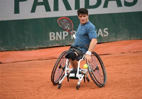 Para todo el que diga que no es en si un deporte, que no ofrece multitud de posibilidades. Un argentino ganó el Roland Garros en silla de ruedas ...