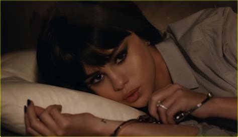 Selena Gomez S Hands To Myself Video Is So Steamy Hot Watch Now Photo Music