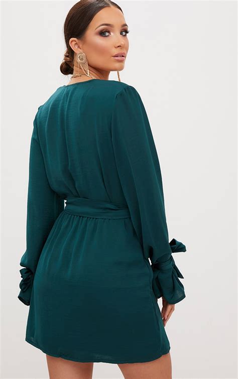 Emerald Green Satin Wrap Cuff Detail Shift Dress Prettylittlething Usa