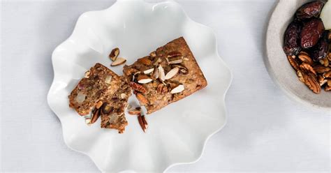 Lavande anglais, zeste de zeste d'orange, zeste de citron zeste. Recette de pain aux dattes et aux noix | Zeste