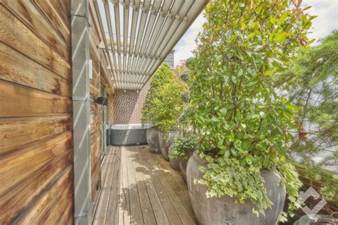 Maybe you would like to learn more about one of these? Massa is Kassa: Peter Gillis zet super dik penthouse te ...