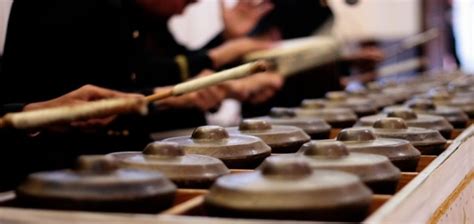 Alat musik tradisional khas sumatera barat (minangkabau) dan penjelasannya sangat penting disampaikan karena merupakan salah satu khazanah kekayaan seni dan budaya indonesia yang berlokasi di pulau sumatera. Alat Musik Tradisional Asal Provinsi Sumatera Barat