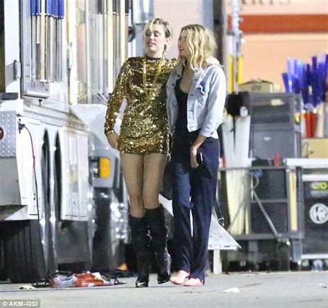 Omg Miley Cyrus Spotted Kissing A Girl Passionately In Public Photos Ng