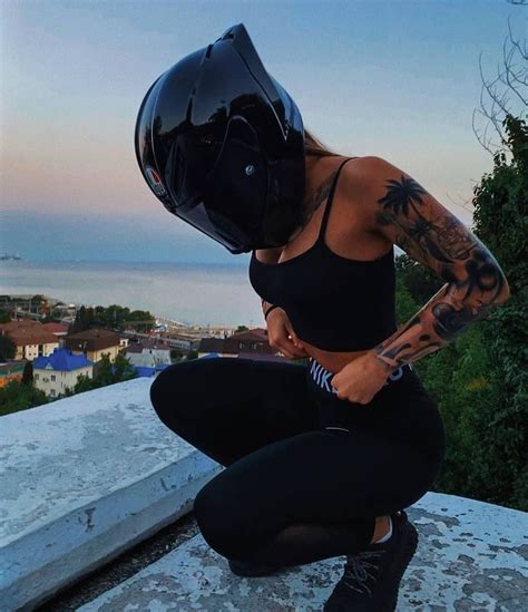 ḹ₥קᎧƧƨῗɓŁḕ Lady Biker Riding Helmets Sexy Tattoos