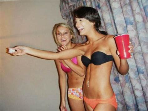 Girls Let Their Boobs Hang Out During Beer Pong Pics Izismile Com