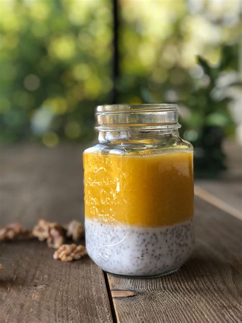 Chia seed merupakan biji tanaman salvia hispanica yang berasal dari mexico dan guatemala. Delicious Banana Chia Seed Smoothie - yourdailysportfix.com
