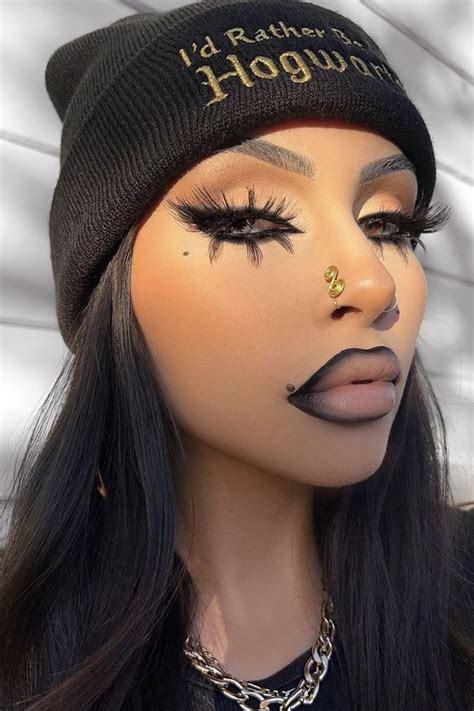 10 Alt Makeup Trends To Embrace In The Coming Year Black Lips Makeup Glamour Makeup Makeup