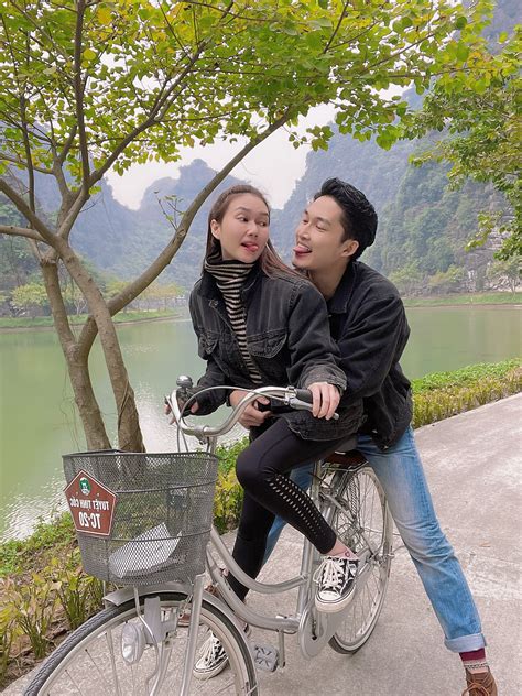 Tín ngưỡng dân gian việt nam), is the ethnic religion of the vietnamese people.about 45.3% of the population in vietnam are associated with this religion. Đình Tú tình cảm ôm chặt bạn gái Hương Giang | VTV.VN