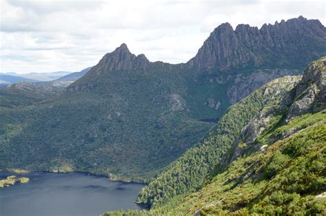 How To Survive Hiking Cradle Mountain Tasmania Australia Feetdotravel