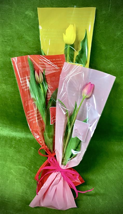 チューリップの花 エキゾチックな花 素晴らしい花 色とりどりの花 赤い花 美しい花 フラワーアレンジメント 庭園. 卒園式や卒業式で子供達や先生に贈る花束はいかがですか!
