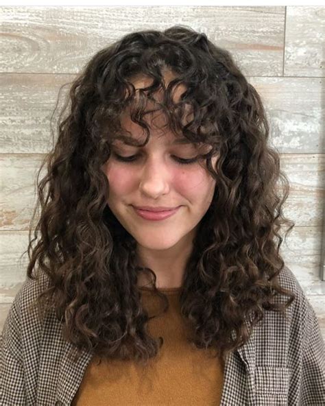 Why not give yours an edgy with a fun new color. 25 Best Shoulder Length Curly Hair Cuts & Styles in 2020
