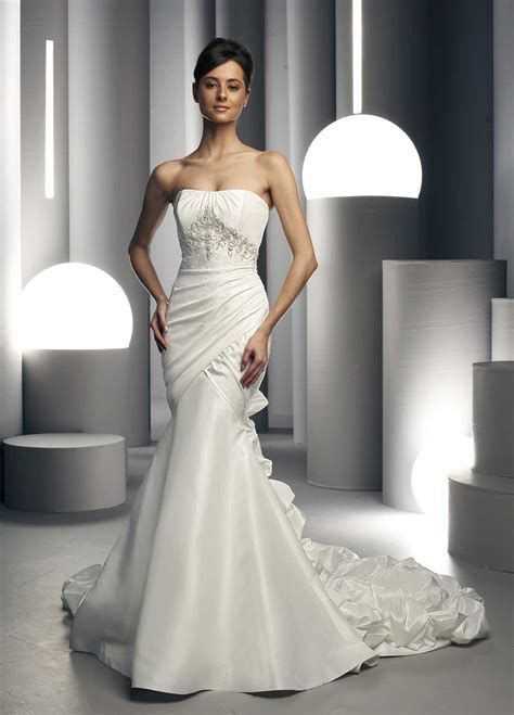 White Bridals Dresses Designs Fancy And Elegant Wedding Dress