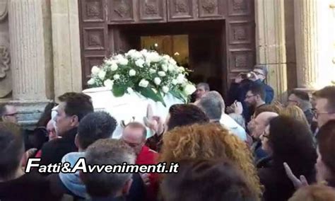 Il neo governatore si commuove dopo il suo discorso pensando al figlio. Sciacca. Avvocati Famiglia piccolo Salvatore: "Morte ...