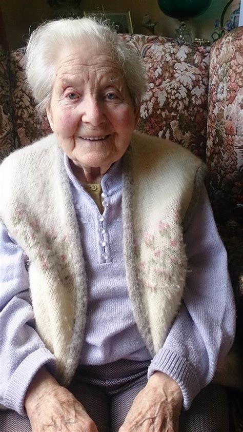 Grandma Martha Becomes Britains Oldest Bridesmaid On 100th Birthday