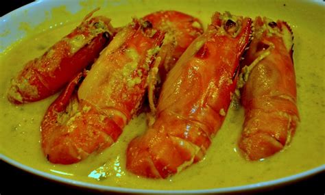 Udang 1/2 kilo cili api 4 biji serai 2 batang bawang merah 4 biji kunyit sebesar jari kelingking asam gelugur 2 keping santan secawan garam setengah sudu teh. Anna Pesona Arjuna: Udang Masak Lemak Cili Api