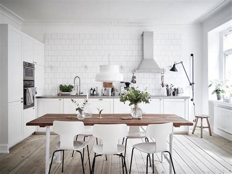 Light Wooden Floor White Brick Scandinavian Kitchen 好生活筆記
