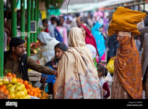 Sunday Market Islamabad Pakistan Stock Photo Alamy