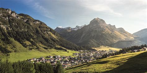 Lech ist eine gemeinde am gleichnamigen fluss im bezirk bludenz in vorarlberg und ein international bekannter wintersportort am arlberg. Medicinicum Lech | Genusszeit