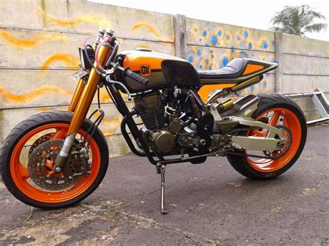 Classic, extreem modification, retro, custom, motorcycle news and reviews 200 gambar modifikasi honda cb 100, 125, 175, 200 from motorcyle models, motorcycle news, victory motorcycles. Kumpulan Foto Modifikasi Motor Honda Megapro Terbaru ...