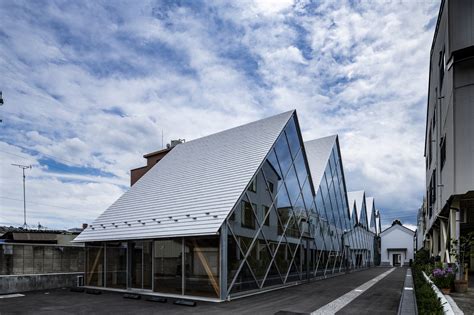 Tomioka Chamber of Commerce and Industry / Tezuka Architects | ArchDaily