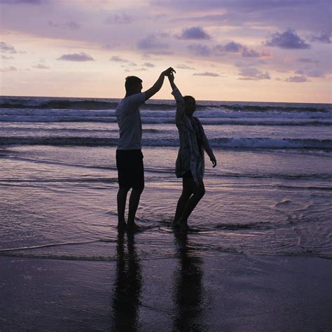 Okay Gesture Dance Couples Beach Dancing The Beach Couple Beaches