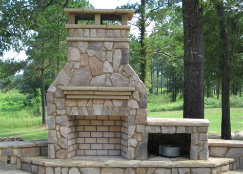 Building an outdoor fireplace doesn't have to be difficult or expensive. Outdoor Fireplace Kits - Daco Stone | Decoración de unas