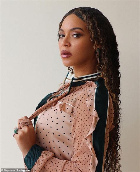 Beyonce Glimpse Her Cleavage As She Poses In A Polka Dot Jumpsuit And