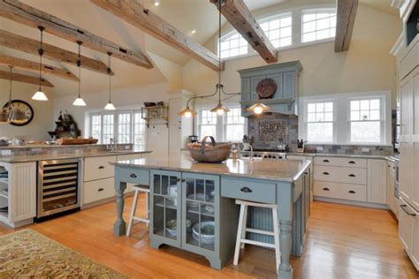 ￼builder nancy brunkhorst and project manager brock brunkhorst wrapped the family room's existing ceiling beams with timbers from a tobacco farm in north carolina. 25 Breathtaking Vaulted Ceiling Kitchens - Home Decoration ...