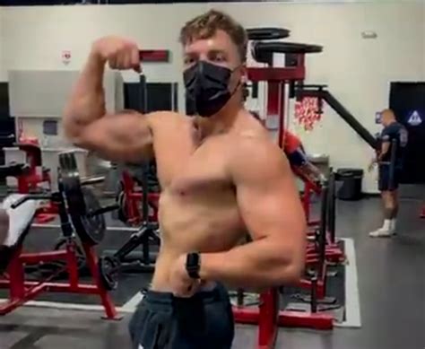 With an almost unpronounceable surname and a thick austrian accent, who would have ever believed that a brash, quick talking bodybuilder from a small. Arnold Schwarzenegger's son pumps iron in new workout clip
