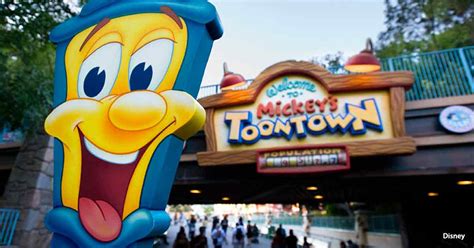 10 Mickeys Toontown Disneyland Park