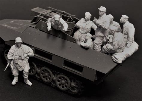 135 Resin Figure Model Kit Wwii German 11 Figures No Tank