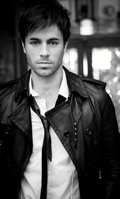 Enrique Iglesias Mole Before And After Removal Skin Moles Pinterest