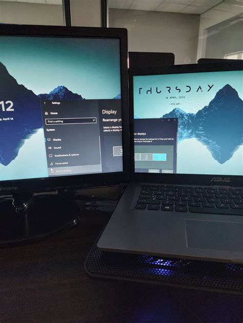 Using Laptop With Monitors That Have The Same Resolution
