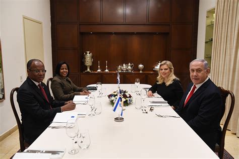 ראש המטה לביטחון לאומי, מאיר בן שבת, מדבר על העשייה והניהול של ראש הממשלה נתניהו בזמן משבר הקורונהpic.twitter.com/dr2j9xw7if. ראש הממשלה נתניהו ורעייתו מארחים את ראש ממשלת כף ורדה Jose ...
