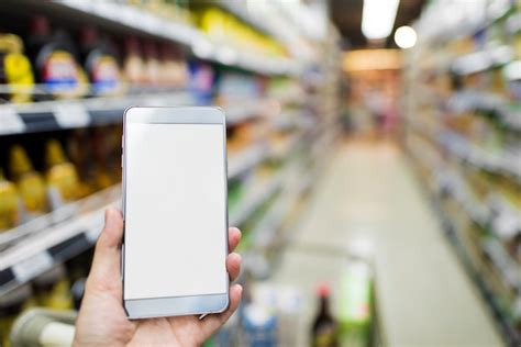 Browsen Smartphone In De Supermarkt Gratis Psd Bestanden