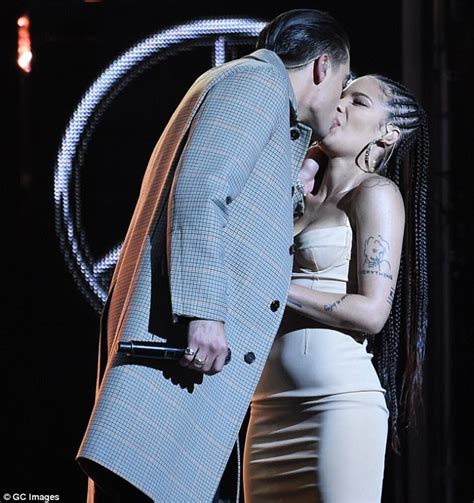 Does halsey have a boyfriend? Halsey and boyfriend G-Eazy kiss on Jimmy Kimmel Live | Daily Mail Online
