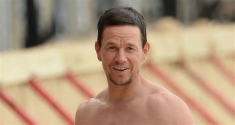 mark wahlberg closes out 2017 showing off his ripped body mark wahlberg shirtless just