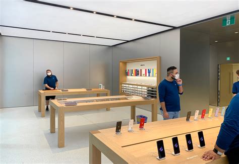 Photos Apple Sydney Reopens With New Design 9to5mac