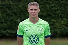 Micky van de Ven intends to stay at Wolfsburg despite PSV interest ...