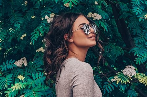 1920x1271 Woman Girl Brunette Smile Sunglasses Model Wallpaper