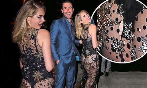 Kate Upton Suffers Wardrobe Malfunction As She Parties In New York Daily Mail Online