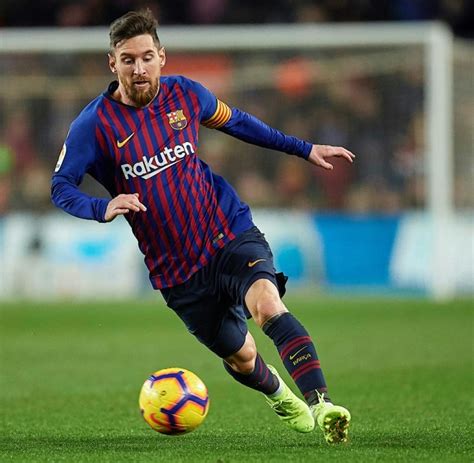 Lionel messi plays the position forward, is 33 years old and 170cm tall, weights 72kg. Fußball: Messi im Kader für Pokal-Clasico - WELT