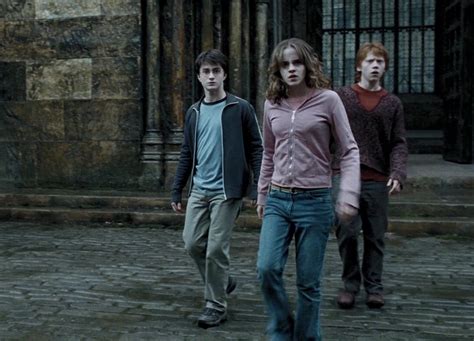 Daniel Radcliffe Emma Watson And Rupert Grint Harry Potter Warner Bros Harry Potter Movies Emma