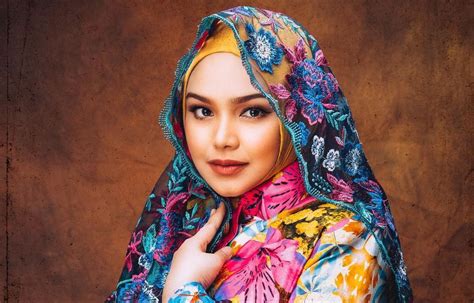 Fb User Gets Slammed Over Rude Comment About Siti Nurhalizas Pregnancy