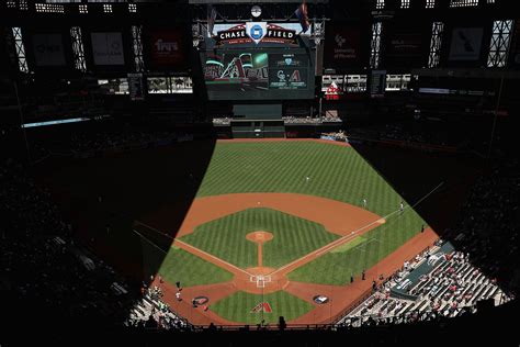 Why Don T Baseball Stadiums Have Roofs - Design Talk