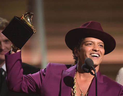 Bruno Mars Es Captado Con Notable Cambio De Apariencia — Radio