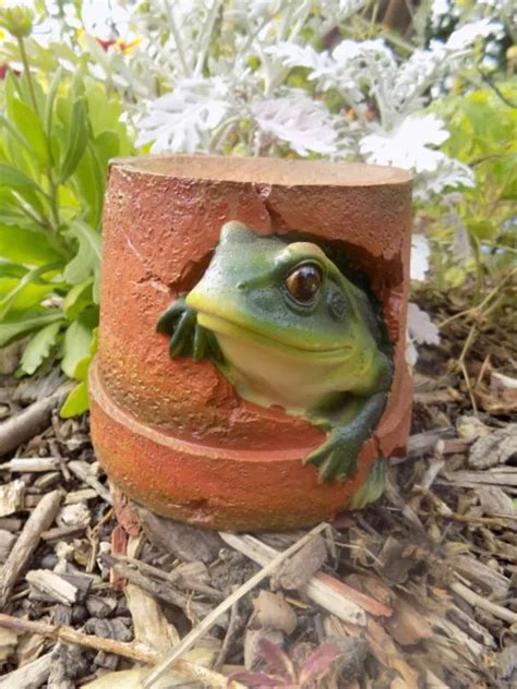 Frog Ornament Terracotta Pot Statues Garden Sculpture Outdoor Figurine